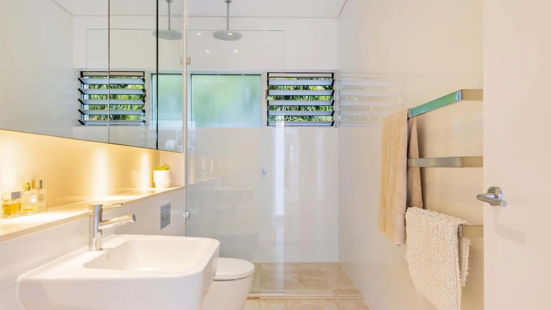 度假居 Beachfront 4 Bedroom Luxury Home - 16 Solander Boulevard 道格拉斯港 澳大利亚